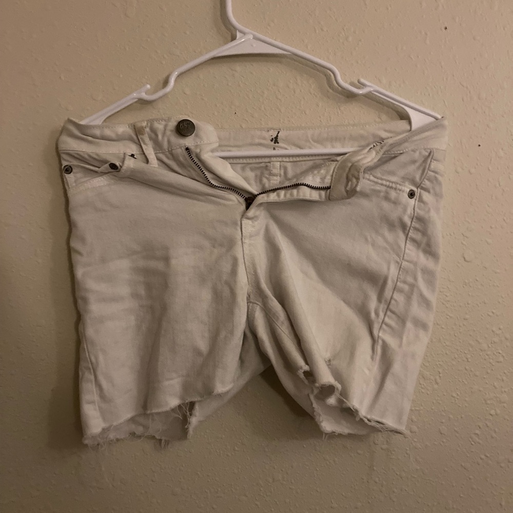 White jean shorts! Never worn very comfy fabric 😀